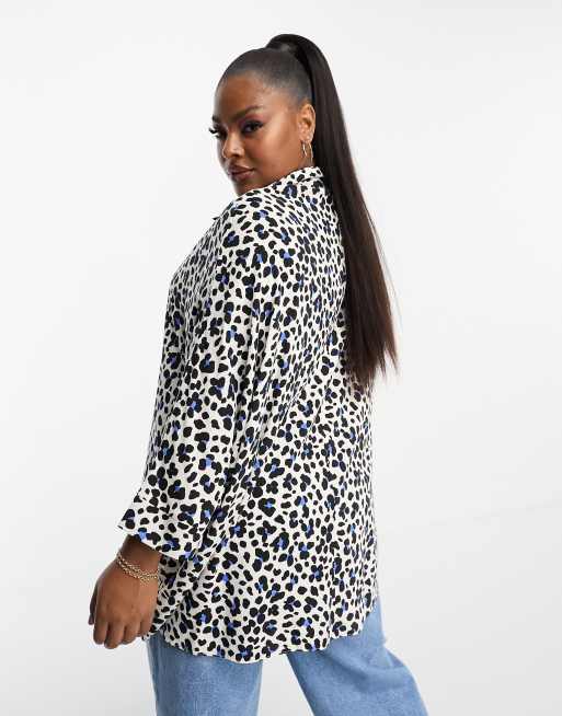 ASOS DESIGN Curve - Camicia oversize a maniche lunghe blu con stampa leopardata, 4 di 4
