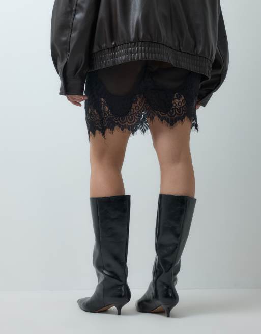 ASOS DESIGN Curve Camille kitten heel pull on knee boots in black, 4 of 4