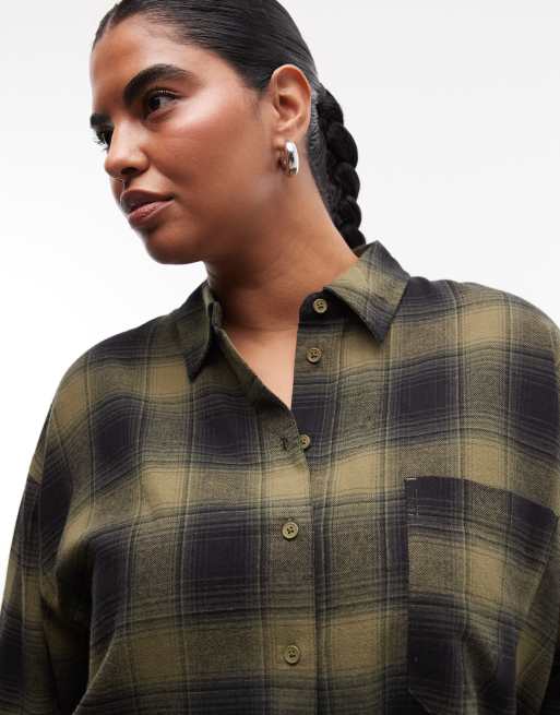ASOS DESIGN Curve - camisa oversize de cuadros cepillada en verde, 2 de 4