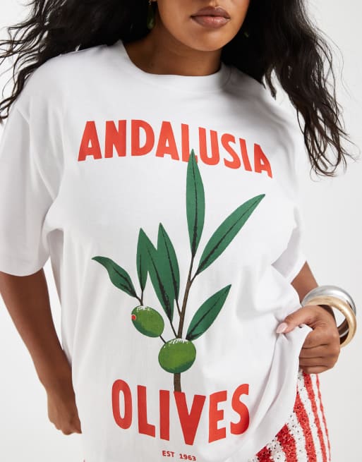 ASOS DESIGN Curve - Camiseta blanca extragrande con estampado gráfico de aceitunas, 2 de 4