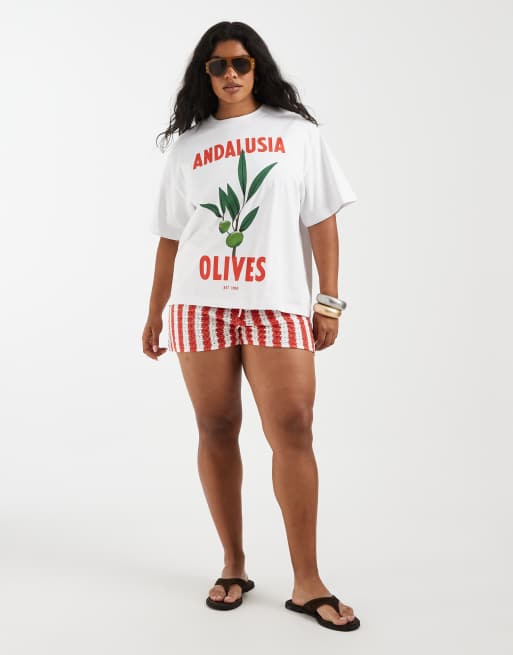 ASOS DESIGN Curve - Camiseta blanca extragrande con estampado gráfico de aceitunas, 3 de 4