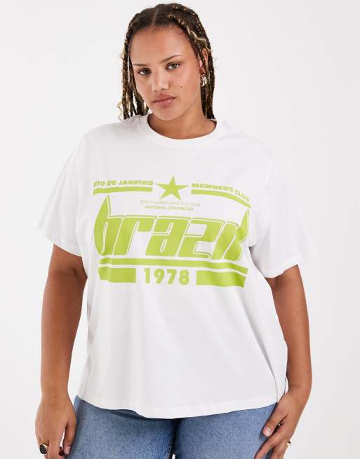 ASOS DESIGN Curve - camiseta de corte estándar con gráfico de Brasil en blanco y verde, 3 de 4