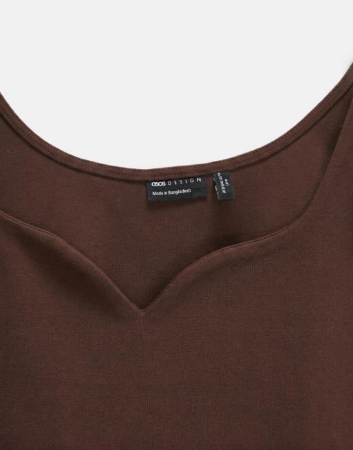ASOS DESIGN Curve - Camiseta marrón chocolate de tirantes con cuello curvado de punto compacto de algodón, 7 de 7
