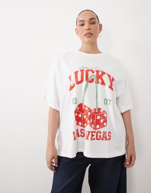 ASOS DESIGN Curve camiseta oversize con gráfico de cerezas lucky vegas en blanco, 2 de 4