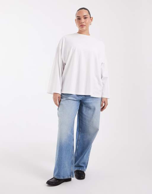 ASOS DESIGN Curve - camiseta skater oversize de manga larga en blanco, 2 de 4