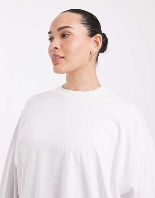 ASOS DESIGN Curve - camiseta skater oversize de manga larga en blanco, 3 de 4