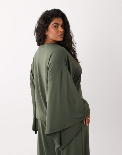 ASOS DESIGN Curve cape-liknande set-topp i khaki, 4 av 4