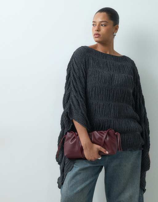 ASOS DESIGN curve cape van stof met structuur met asymmetrische snit in antracietgrijs, 2 van 5