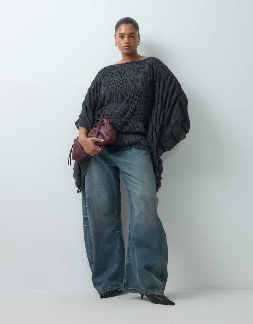 ASOS DESIGN curve cape van stof met structuur met asymmetrische snit in antracietgrijs, 3 van 5
