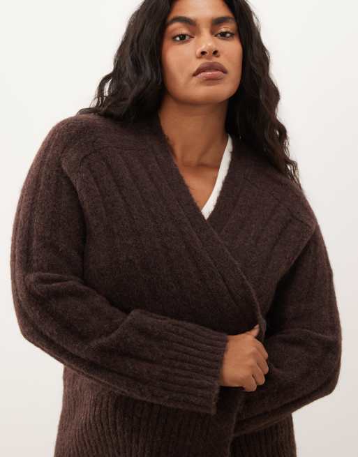 ASOS DESIGN Curve - Cárdigan marrón chocolate sin cierres de canalé ancho, 3 de 4