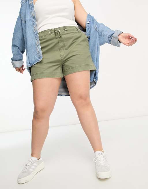 ASOS DESIGN Curve Cargo Shorts in Khaki