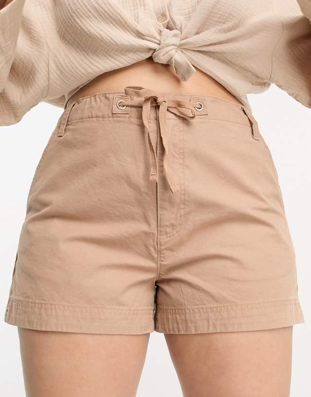 ASOS Curve - ASOS DESIGN Curve cargo shorts in tan