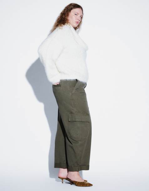 ASOS DESIGN Curve cargobyxor med uppvikt fåll och fickdetalj i tvättad khaki - view 1