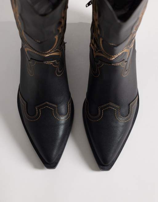 ASOS DESIGN Curve – Celestine – Flache, kniehohe Westernstiefel in poliertem Schwarz, 3 von 4