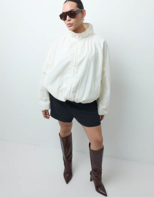 ASOS DESIGN Curve charmiga knähöga boots med klack i chokladbrun, 2 av 4