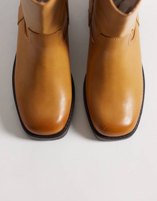 ASOS DESIGN Curve - Cherry - Bottes camionneur à enfiler - Fauve, 3 de 4