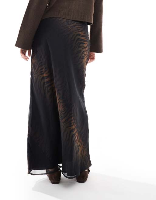 ASOS DESIGN Curve chiffon bias maxi skirt in animal print, 2 of 5