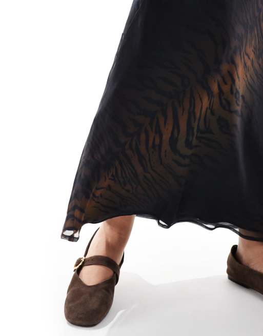 ASOS DESIGN Curve chiffon bias maxi skirt in animal print, 5 of 5