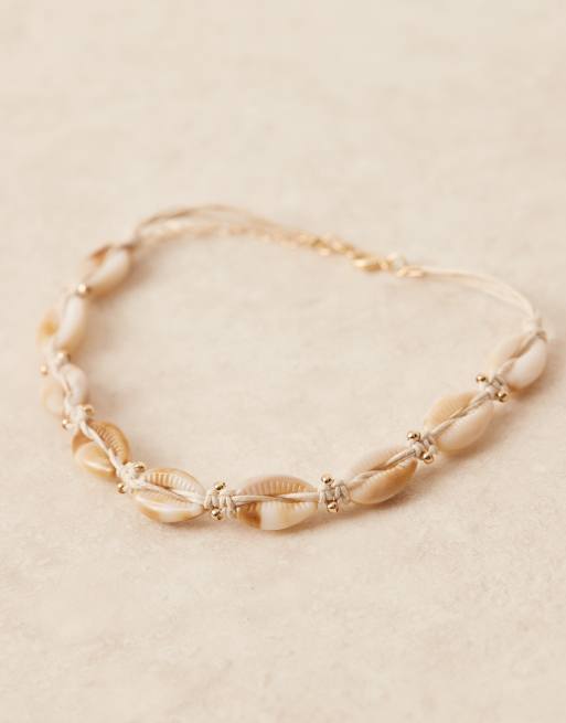 ASOS DESIGN Curve – Choker-Kette mit Kunstmuschel-Design in einem Naturton, 2 von 3