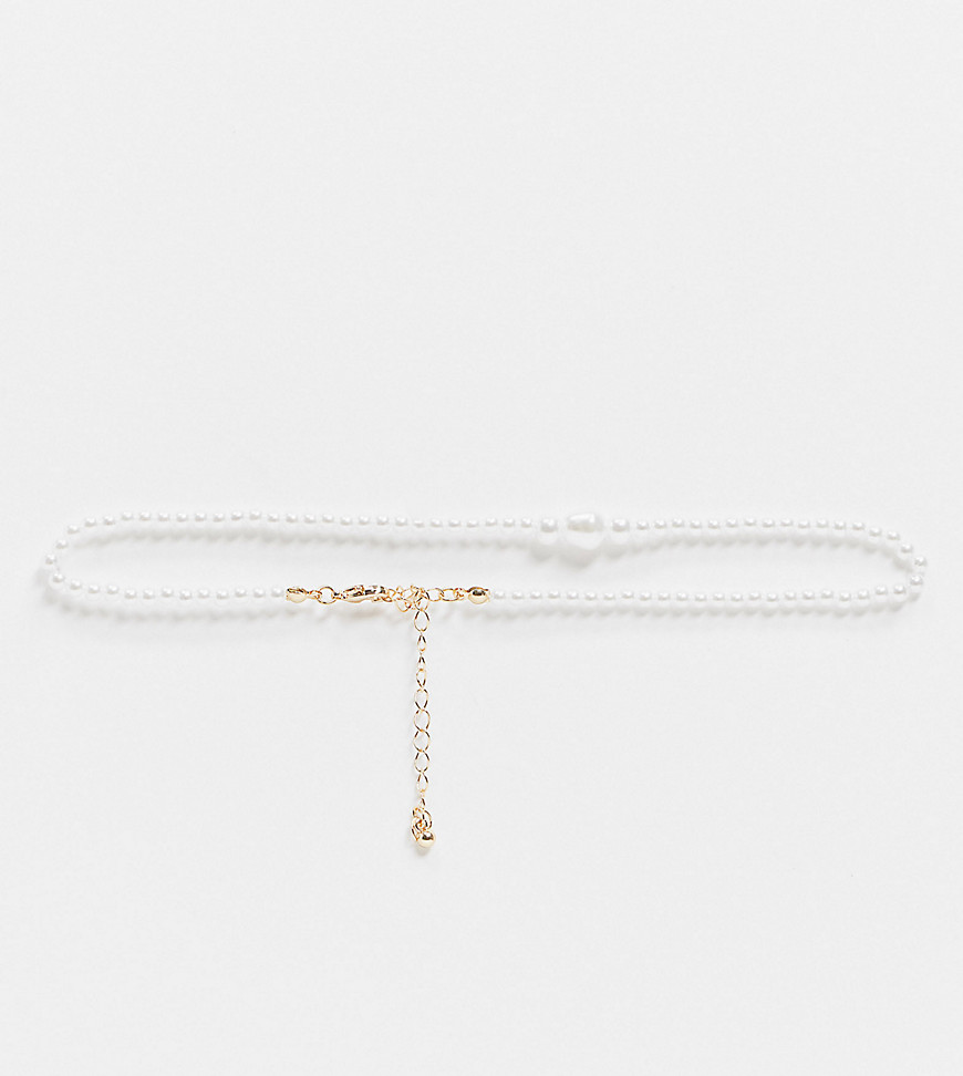 ASOS DESIGN Curve choker necklace in graduating pearls-Gold