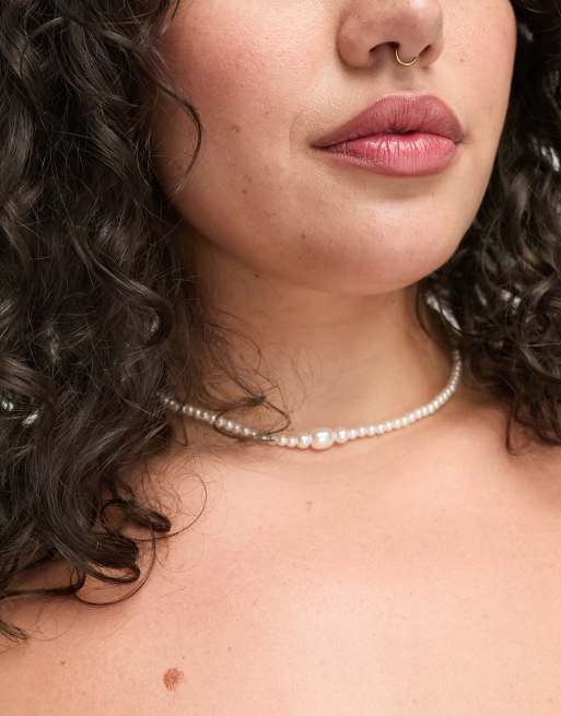 ASOS DESIGN Curve - Chokerketting met imitatieparels in formaatverloop