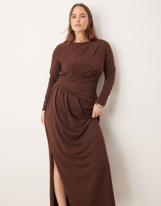 ASOS DESIGN Curve – Chokladbrun, draperad maxiklänning med mjuk känsla, 2 av 4