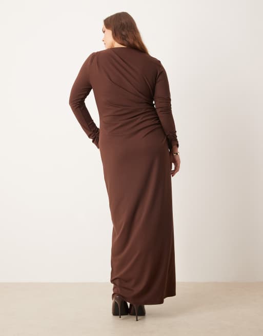 ASOS DESIGN Curve – Chokladbrun, draperad maxiklänning med mjuk känsla, 3 av 4