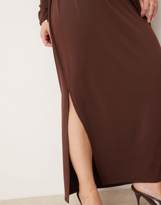 ASOS DESIGN Curve – Chokladbrun, draperad maxiklänning med mjuk känsla, 4 av 4