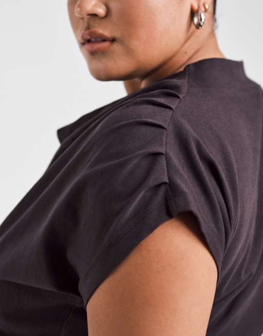 ASOS DESIGN Curve – Chokladbrun t-shirt med draperad ringning, 2 av 4