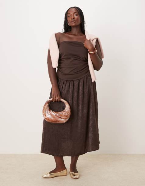 ASOS DESIGN Curve – Chokladbrun, texturerad maxiklänning med bandeauringning - view 1