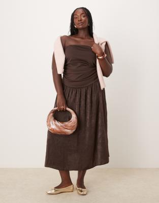 ASOS DESIGN Curve - Chokoladebrun bandeau-maxikjole med tekstur - view 1