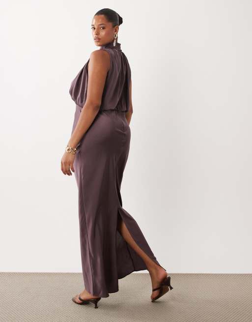 ASOS DESIGN Curve - Chokoladebrun maxikjole med halterneck og blouson-design i satin, 4 af 4