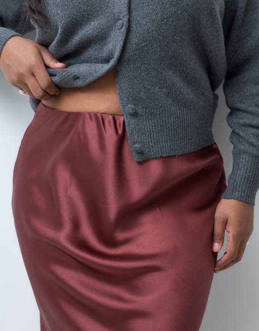 ASOS DESIGN Curve - Chokoladebrun maxinederdel i satin med tværsnit, 5 af 5