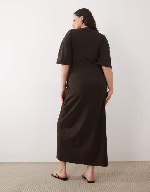 ASOS DESIGN Curve - Chokoladebrun midi-T-shirtkjole med rynker i siderne, 4 af 4
