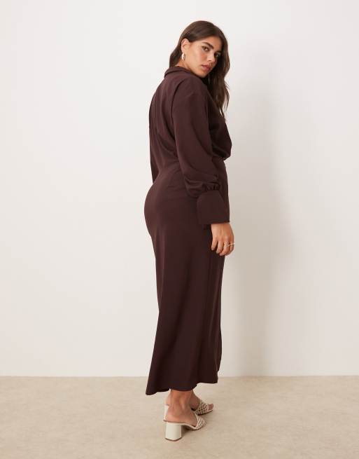 ASOS DESIGN Curve - Chokoladebrun midikjole med slå-om-skjorte og sømdetaljer, 4 af 4