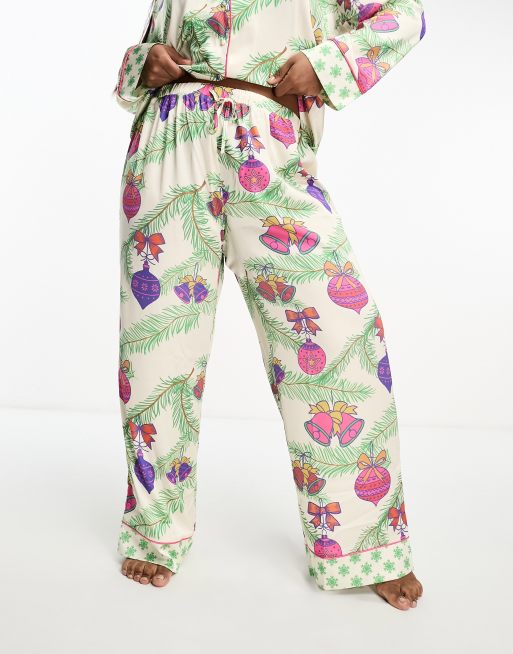 ASOS DESIGN Curve Christmas satin botanical bauble shirt & trouser pyjama set in cream, 4 of 4