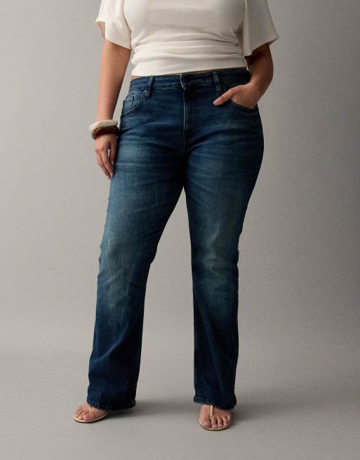 ASOS DESIGN Curve – Ciemnoniebieskie jeansy bootcut z rozszerzanymi nogawkami, 2 z 7