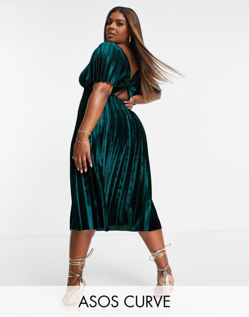 ASOS DESIGN Curve – Ciemnozielona plisowana aksamitna sukienka midi ze skręconym tyłem i podwyższoną talią