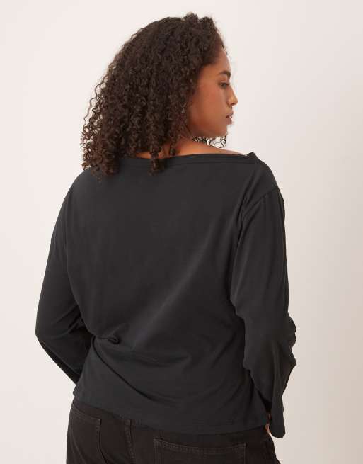 ASOS DESIGN Curve cinched waist slash neck top in black with flower graphic, 4 of 4