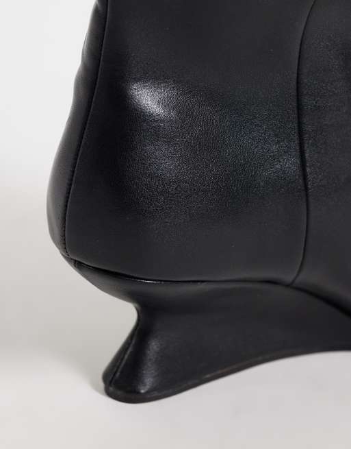 ASOS DESIGN Curve Cinder wedge pull on knee boots in black, 3 of 4
