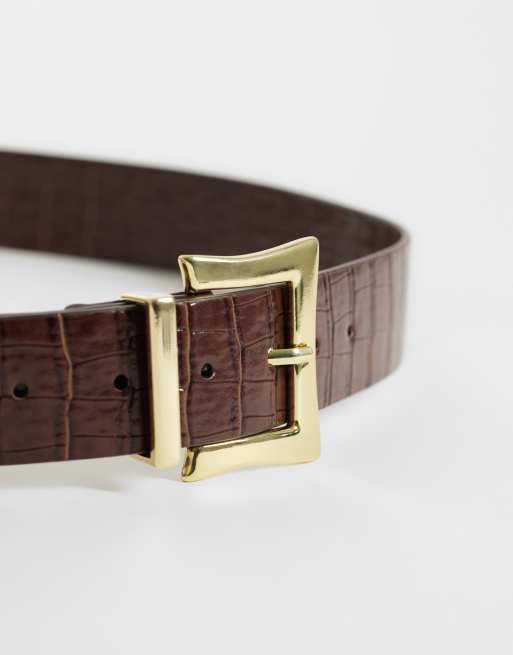 ASOS DESIGN Curve cinturón ancho con hebilla cuadrada para cadera y cintura en efecto cocodrilo chocolate, 2 de 3