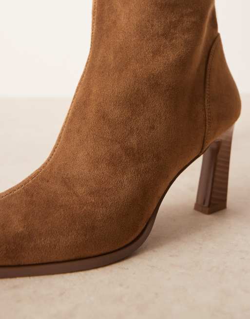 ASOS DESIGN Curve – Clara – Bruna, knähöga boots i mockaimitation med mejslad tå, 4 av 4