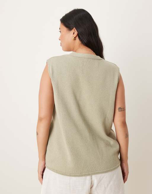 ASOS DESIGN Curve clean knit relaxed fit vest in khaki green, 2 of 4