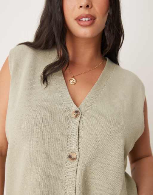 ASOS DESIGN Curve clean knit relaxed fit vest in khaki green, 3 of 4