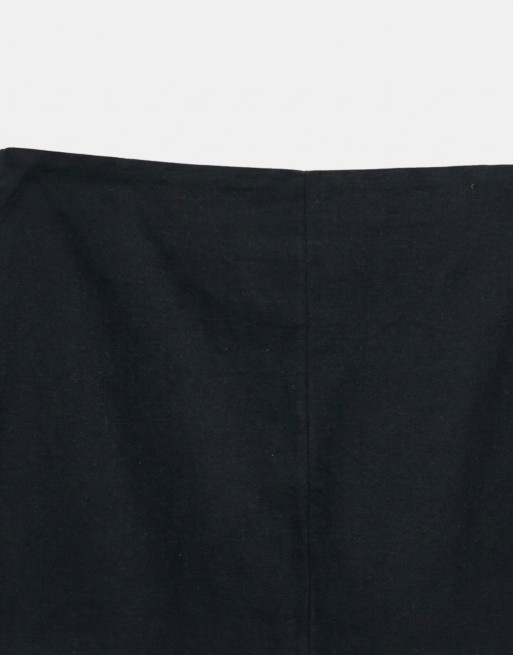 ASOS DESIGN Curve clean look linen blend skort in black, 9 of 9
