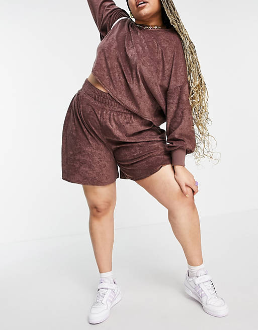 Women Curve co-ord towelling short with high waist in chocolate 