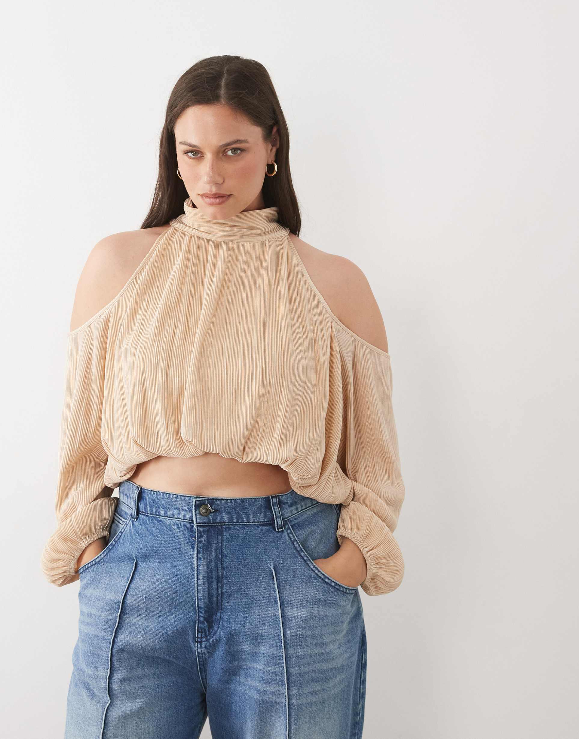 asos design curve cold shoulders plissé bubble top in cream