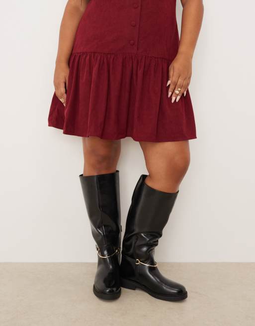 ASOS DESIGN Curve – Cole – Flache, kniehohe Reitstiefel in Schwarz mit Besatz, 3 von 4