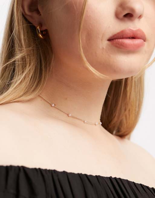 ASOS DESIGN Curve - Collarino corto color oro con perline