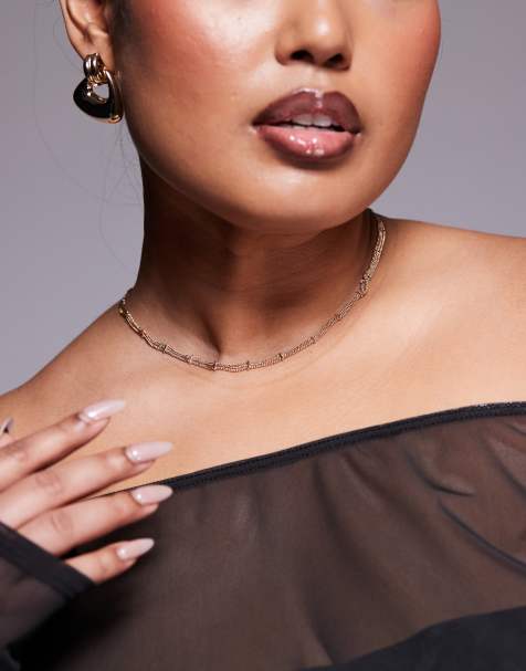 ASOS DESIGN Curve - Collier ras de cou à maillons fins et détails tirets - Doré - view 1